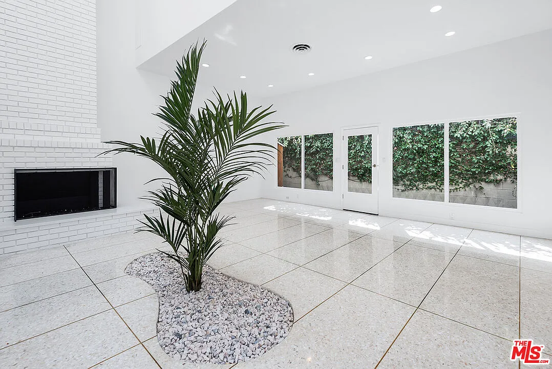 2 bed, 2.0 bath, $6,095 — Photo 2