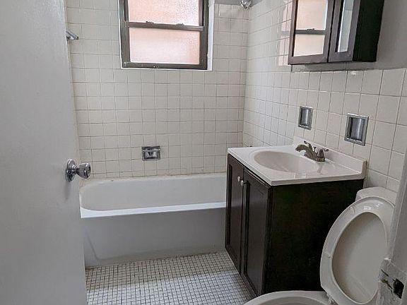 4th image of 8702 S Clyde Ave #1