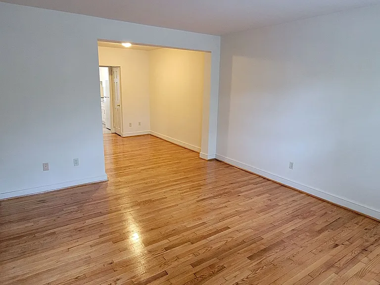 Glendale Apartments — Photo 16