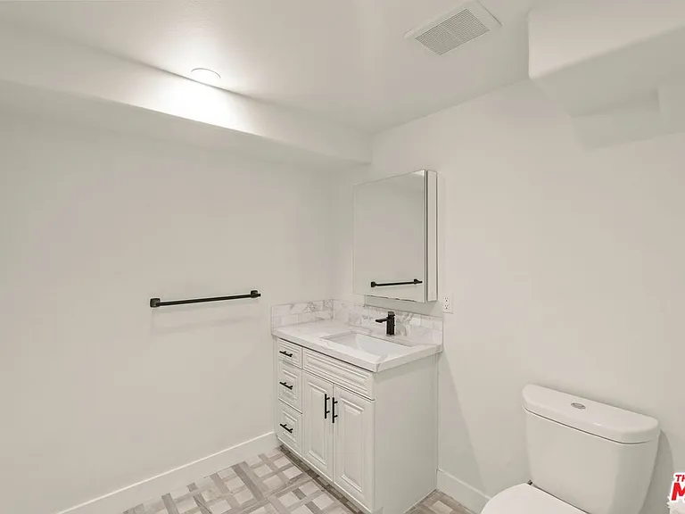 5019 Maplewood Ave #101 — Photo 14