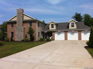 4016 Pine Ridge Dr, Fort Gratiot, MI 48059