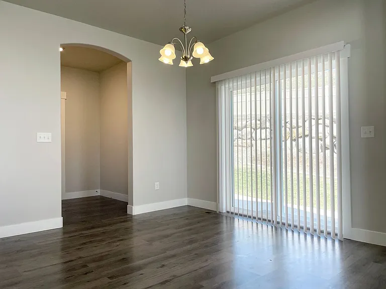 446 N Hillview Dr — Photo 13