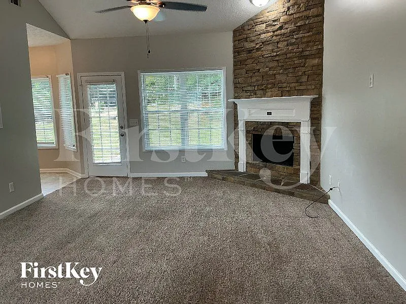 3 bed, 2.0 bath, 1634 sqft, $2,255 — Photo 4
