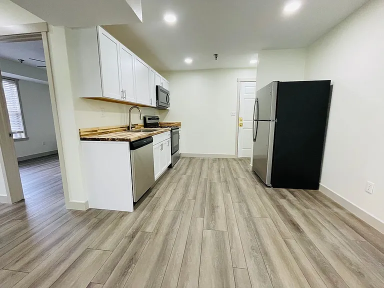 125 N Washington St — Photo 146