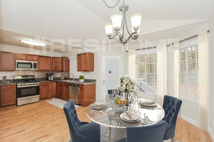 4 bed, 2.0 bath, 1868 sqft, $2,100 — Photo 4