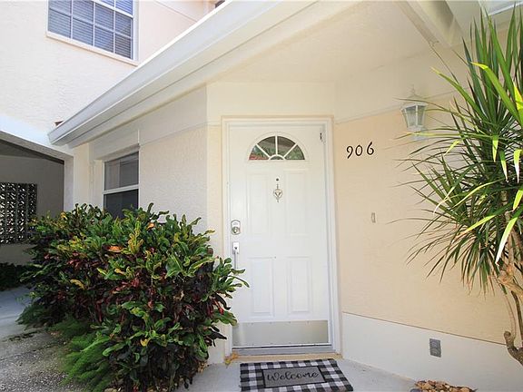 2nd image of 710 Lalique Cir #906