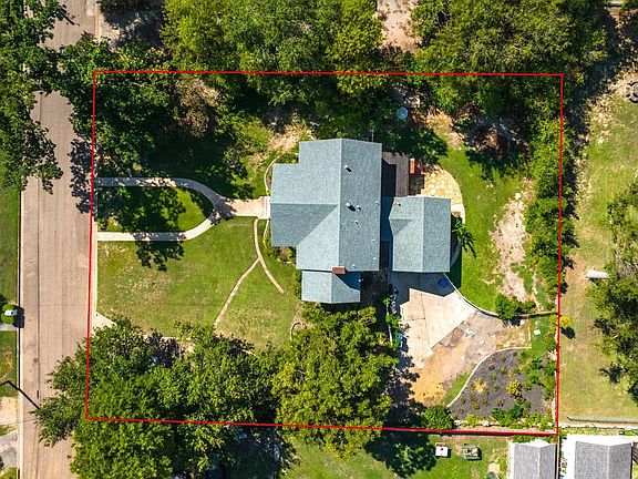 3rd image of 611 Oakdale Ave