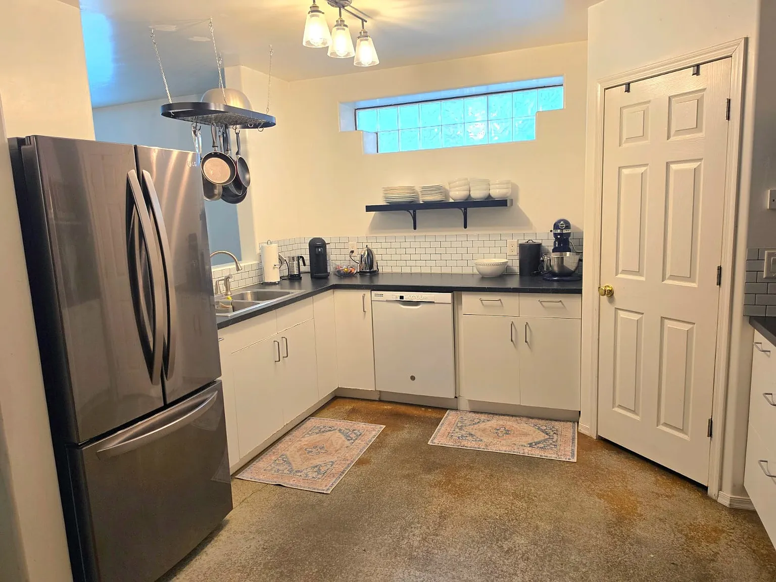 2 bed, 1400 sqft, $2,750 — Photo 3