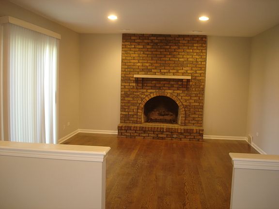 2nd image of 215 N Whispering Hills Dr