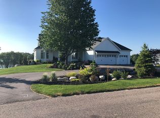 567 Vista Ridge Ln, Shakopee, MN 55379