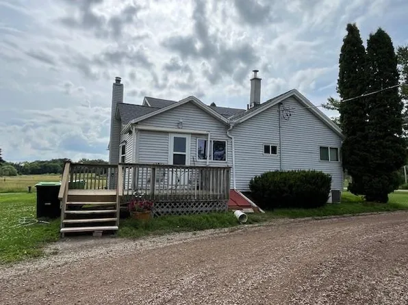 8754 Oak Hill Rd, Omro, WI 54963
