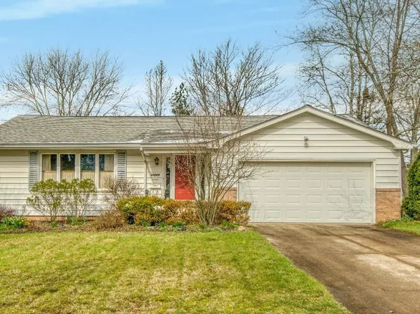 32665 W Nimrod St, Solon, OH 44139