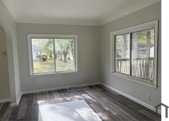 2037 Blades Ave — Photo 32
