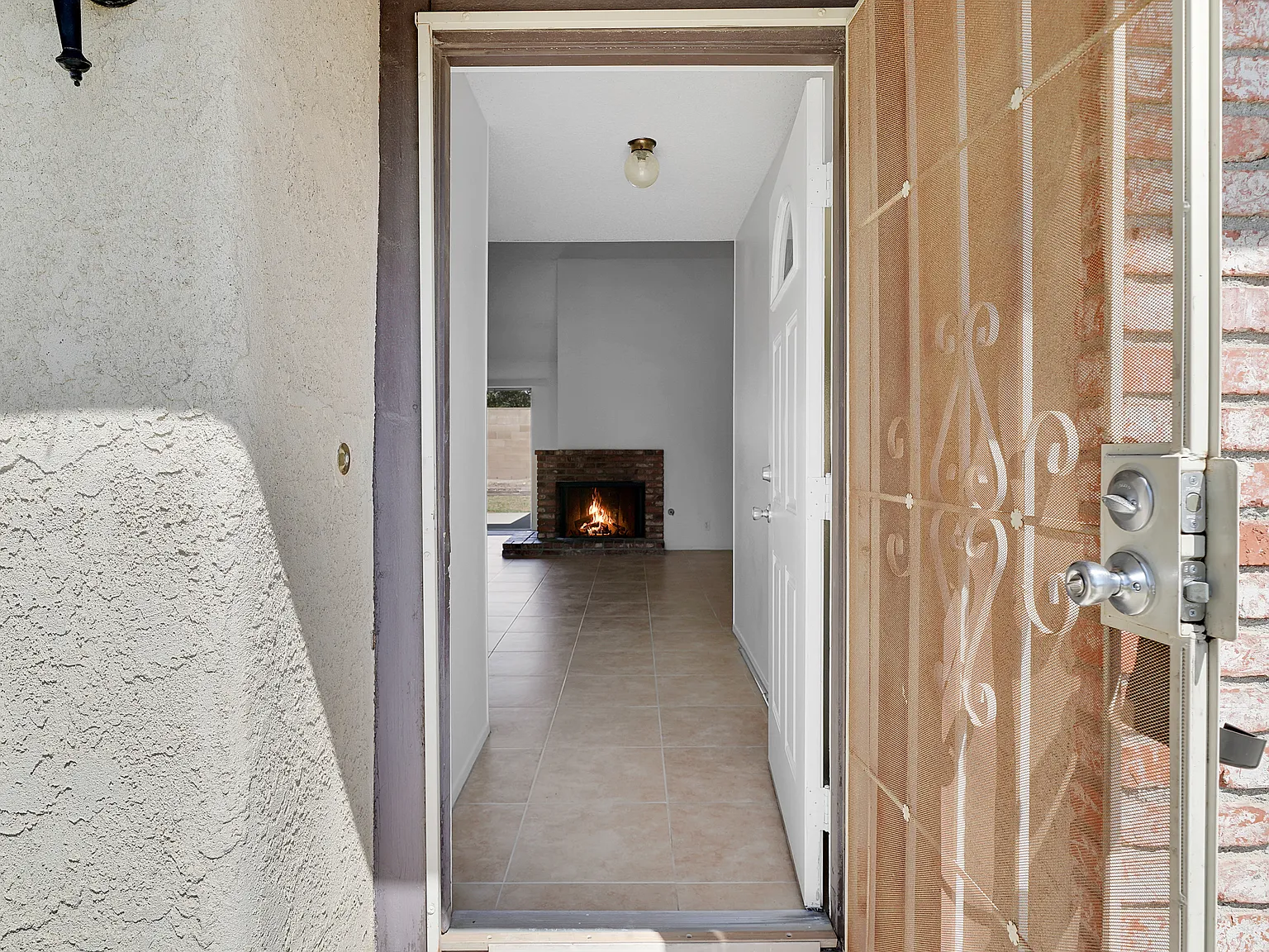 3 bed, 1139 sqft, $3,400 — Photo 3