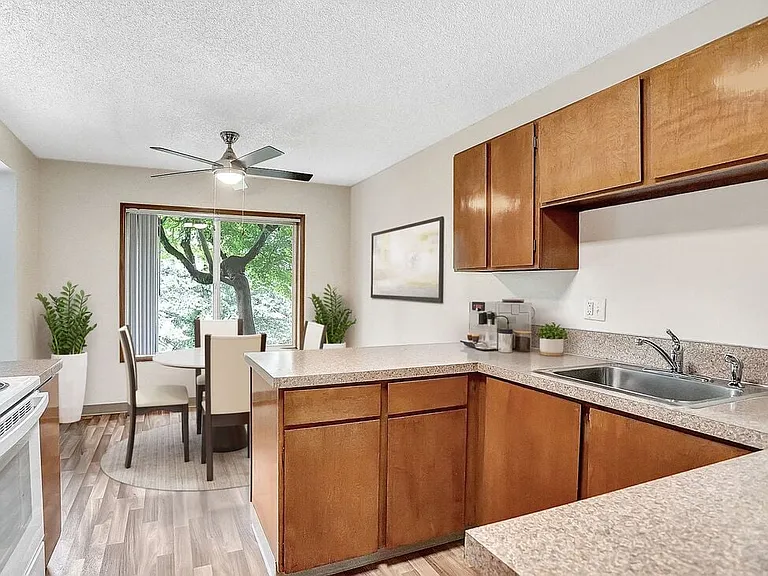 Kitchen River Cliff Apartments Milwaukie Oregon