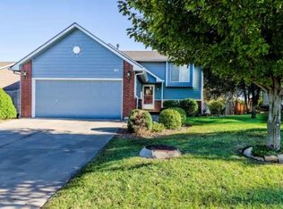 411 E Prairie Run Ct, Mulvane, KS 67110