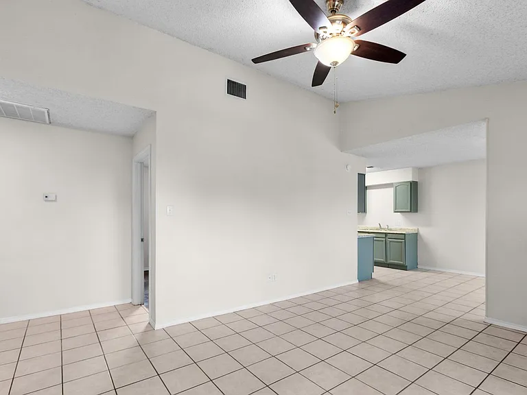 1629 Gordon St — Photo 11