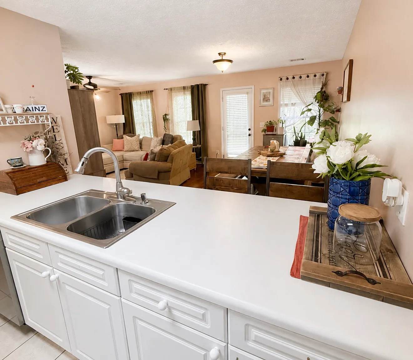 3 bed, 2.5 bath, 1527 sqft, $1,600 — Photo 4