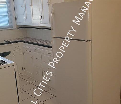 3rd image of 185 Savona Walk #102