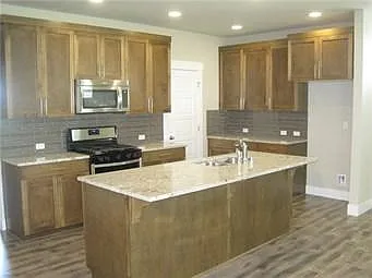 4 bed, 2.5 bath, 2619 sqft, $3,800 — Photo 4
