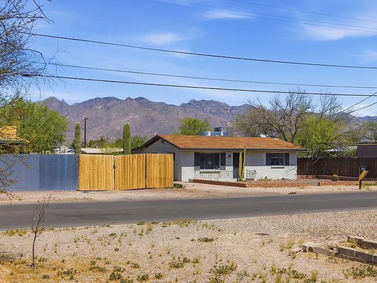 3226 E Bermuda St #1 — Photo 24