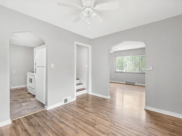 5649 Library Rd — Photo 10