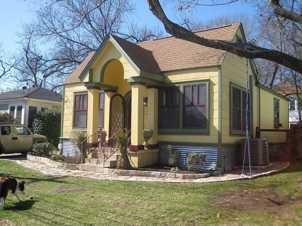 3412 Hollywood. Border Collie not included.