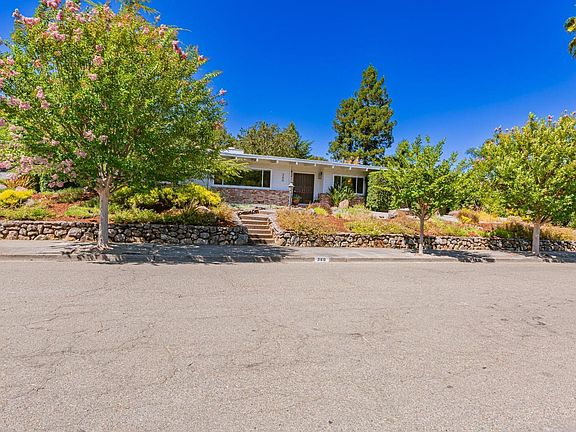 4th image of 380 Country Club Drive