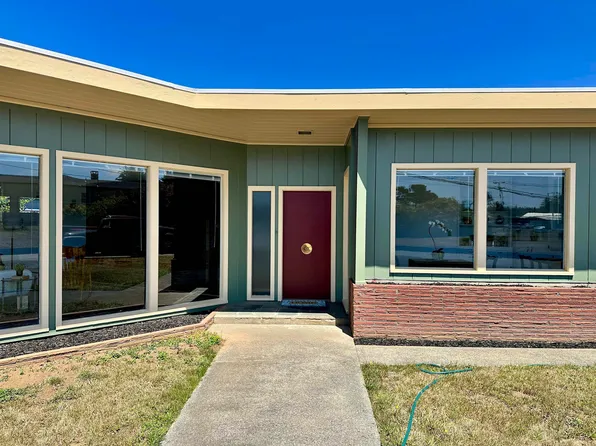 1725 Northcrest Dr, Crescent City, CA 95531