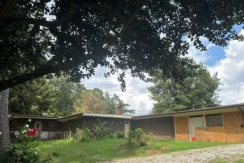 1st image of 2570 Bethel Rd NE