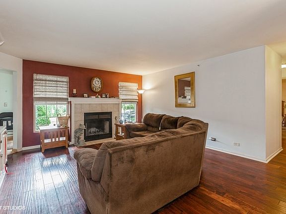 4th image of 5S551 Paxton Dr APT B
