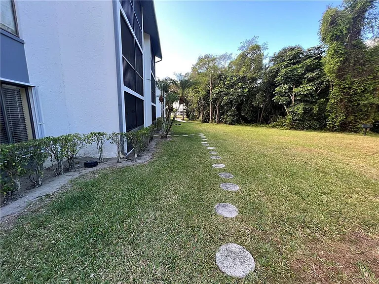 1009 Green Pine Blvd #G1 — Photo 2