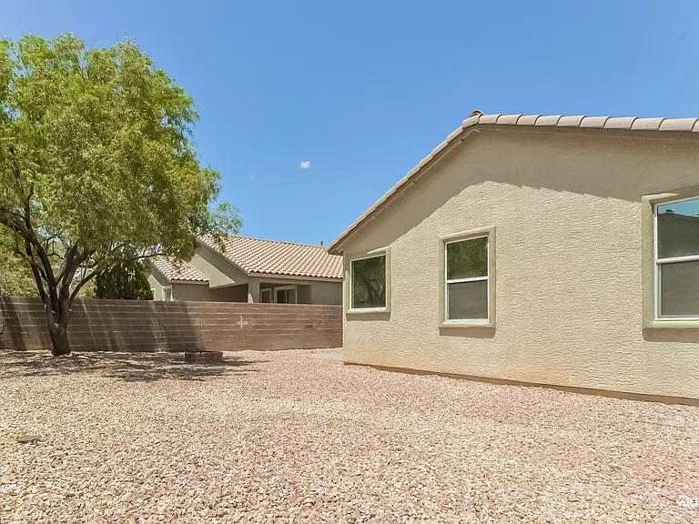 2125 Silvereye Dr — Photo 14
