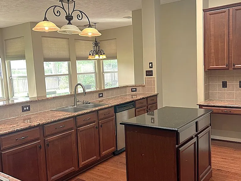 18718 Walden Forest Dr — Photo 11