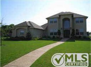 900 Shady Vale Dr, Kennedale, TX 76060