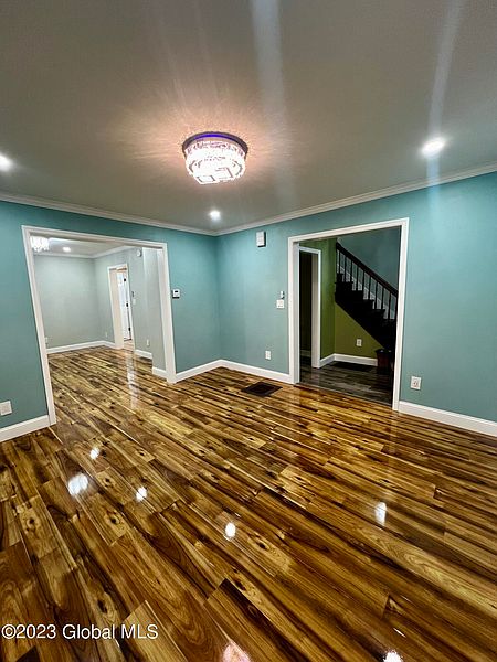 4th image of 35 Willow Avenue