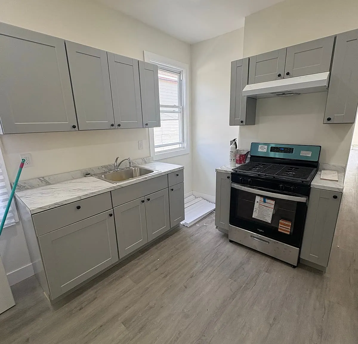 3 bed, 1000 sqft, $2,200 — Photo 1
