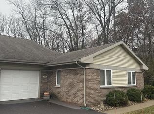 284 Meadow Ln #8, Poynette, WI 53955