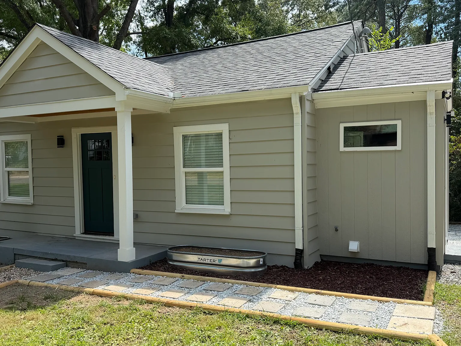 2 bed, 700 sqft, $1,700 — Photo 1