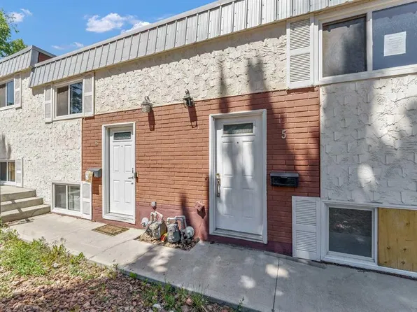 6 S Chinook Dr SW #5, Medicine Hat, AB T1A 4B3