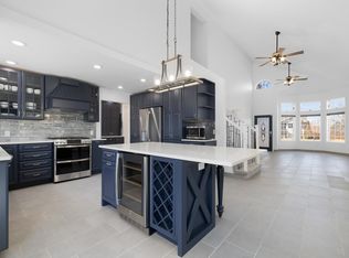 308 28th St NW, Minot, ND 58703
