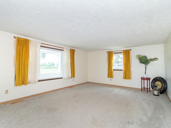 5th image of 337 N County Road 100 W