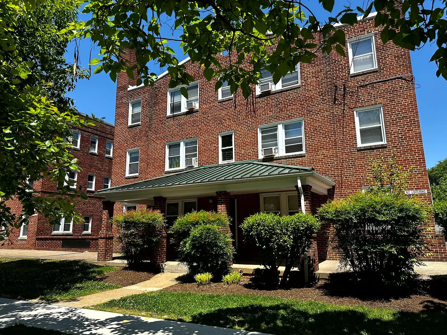 Newton Square — Photo 2