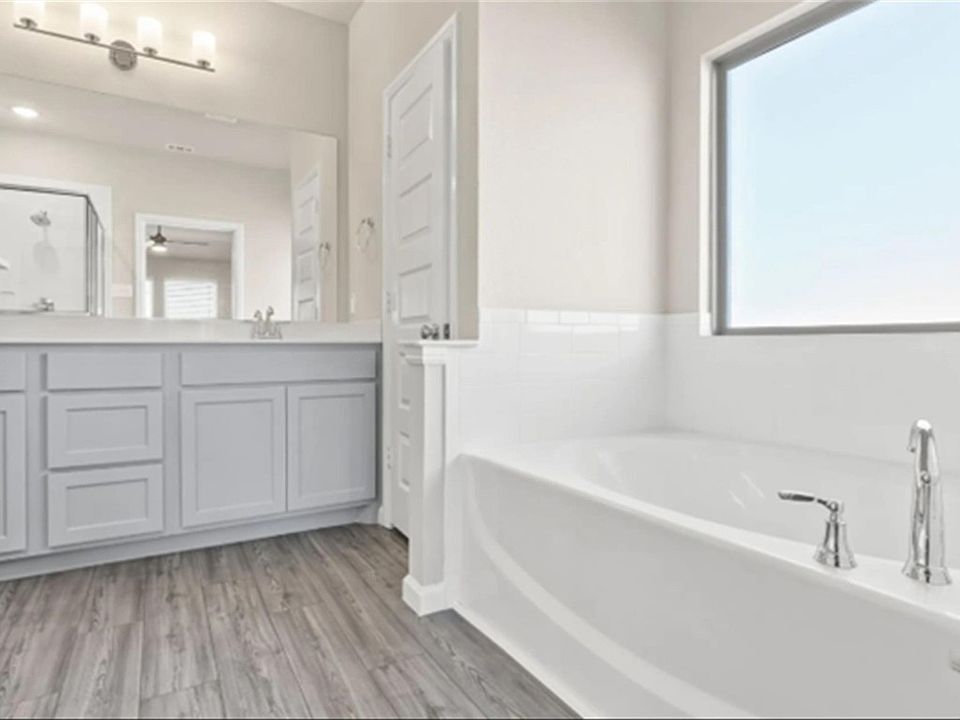 1st image of 2810 Troon St