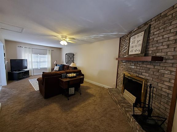 3rd image of 1117 Lohoff Ave