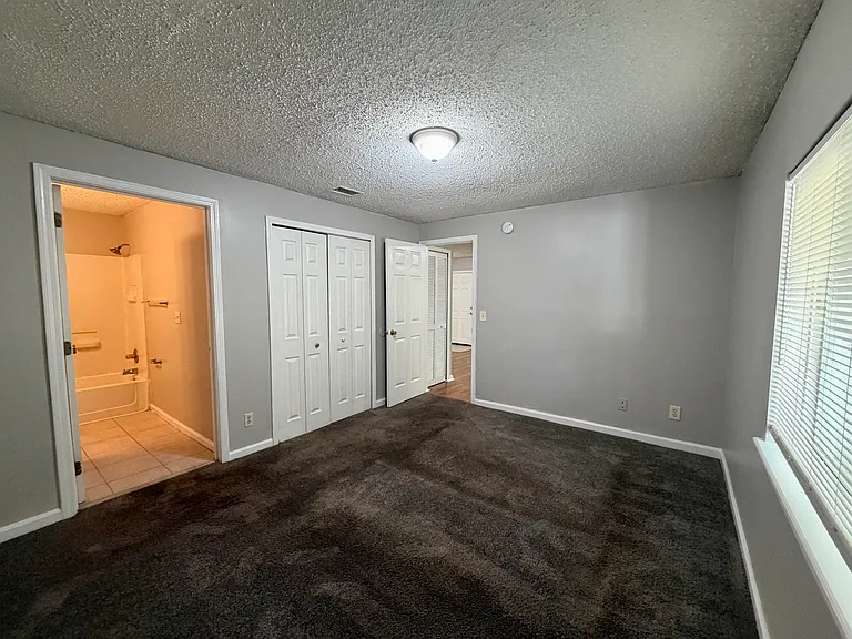 Cedar Creek Apartments — Photo 16