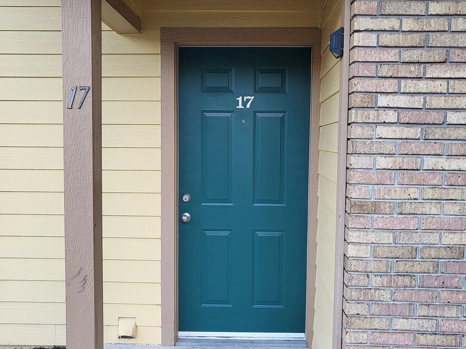 2 bed, 925 sqft, $1,339 — Photo 1
