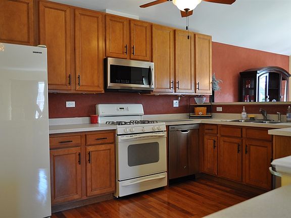 4th image of 560 Cary Woods Cir
