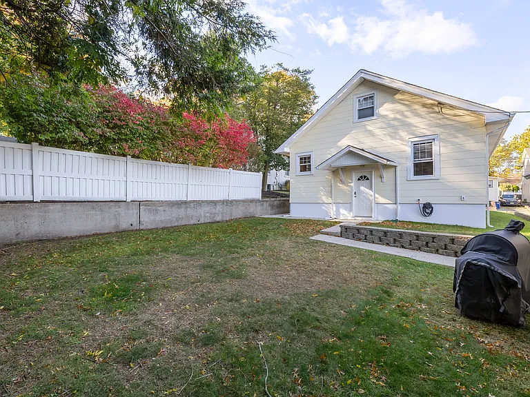 5 Hillside Ave — Photo 24