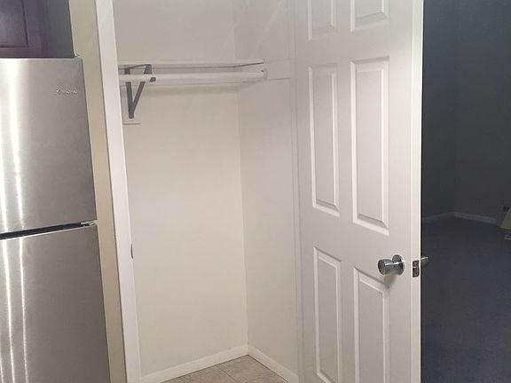 5th image of 1223 Woodridge Dr APT 3